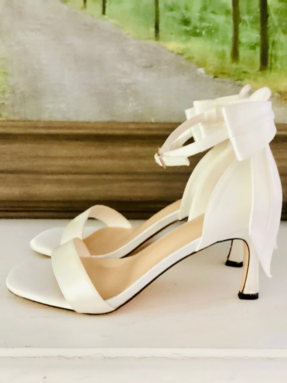 Coutgo Women’s 8 White Satin Kitten Heel Big Bow Sandals Formal Party Wedding